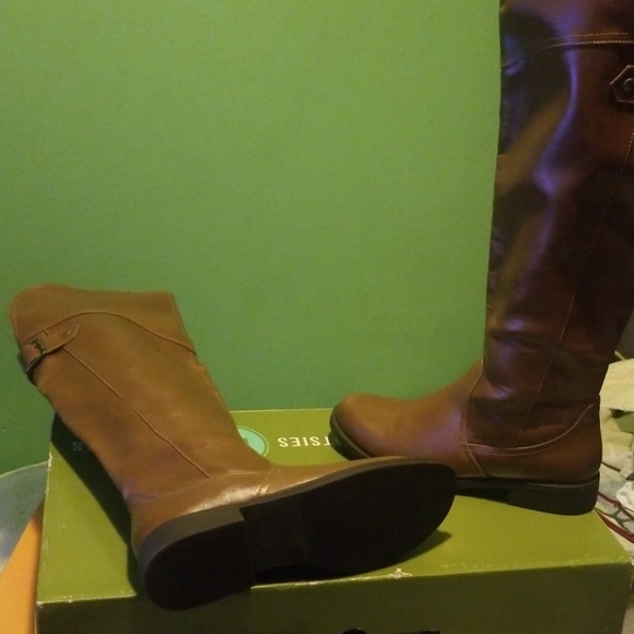 Boots - Picture 4 of 4